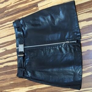 Guess zipper leather mini